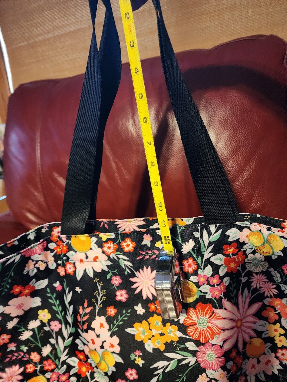 Vera Bradley Lighten Up Large Family Tote NWT - Picture 4 of 11